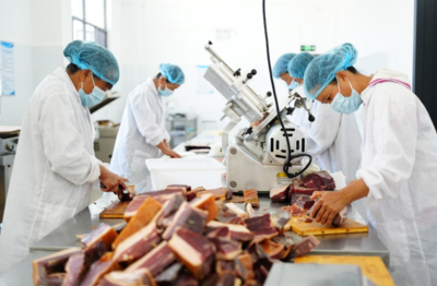 來自遠(yuǎn)山的味道拼多多助農(nóng)車間&ldquo;攜手&rdquo;諾鄧火腿產(chǎn)業(yè)升級